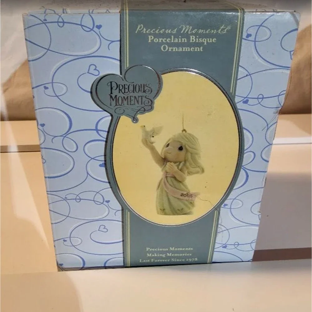 Precious Moments Christmas Ornament 810002 “Blessings of Peace to You” w/Box